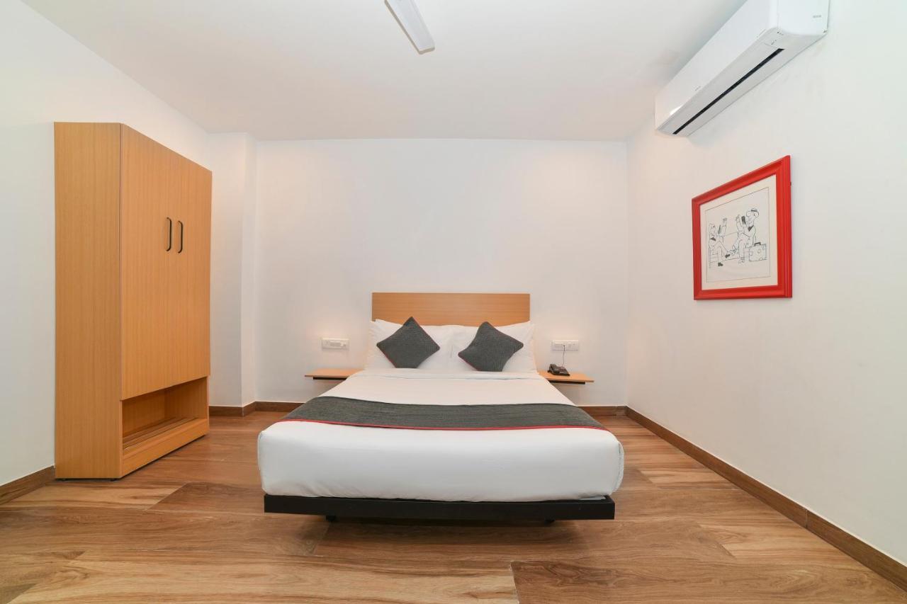 Vaccinated Staff- Oyo Townhouse 384 Nk Hotels Dispur Bagian luar foto
