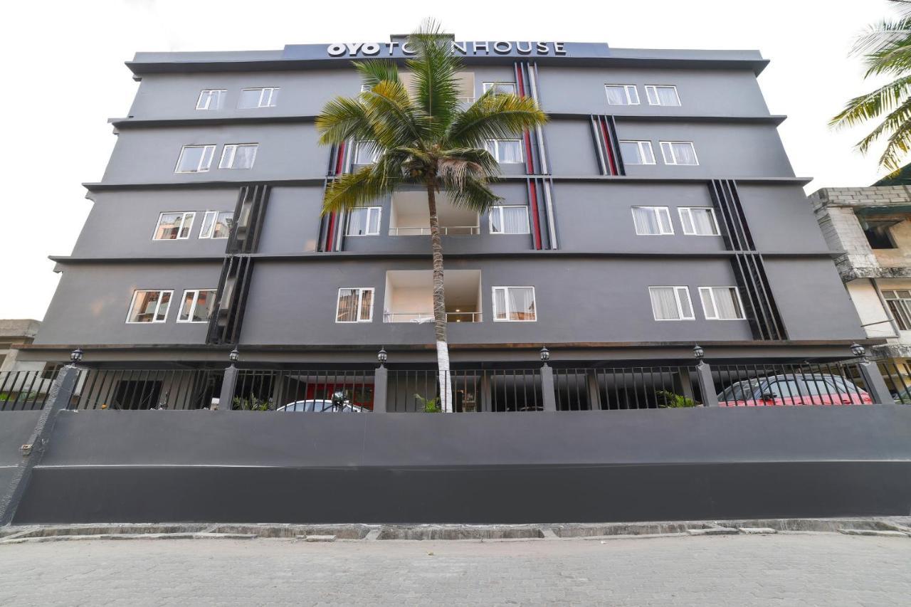 Vaccinated Staff- Oyo Townhouse 384 Nk Hotels Dispur Bagian luar foto