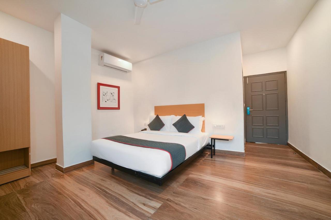 Vaccinated Staff- Oyo Townhouse 384 Nk Hotels Dispur Bagian luar foto